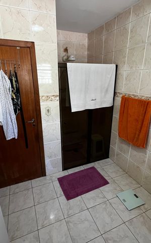 Casa à venda com 220m², 4 quartos e 3 vagasBanheiro