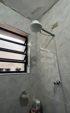 Casa à venda com 220m², 4 quartos e 3 vagasBanheiro 2