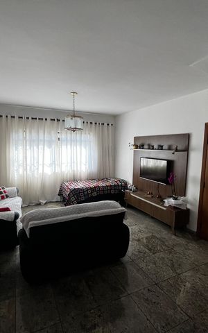 Casa à venda com 220m², 4 quartos e 3 vagasSala