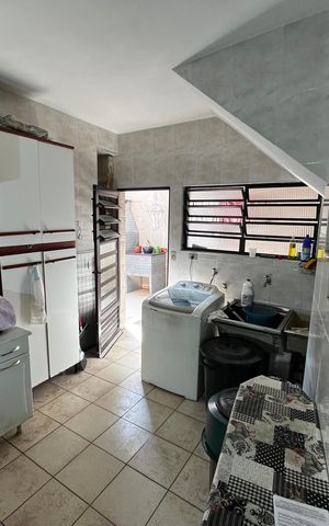 Casa à venda com 220m², 4 quartos e 3 vagasLavanderia