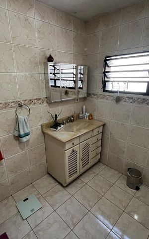 Casa à venda com 220m², 4 quartos e 3 vagasBanheiro