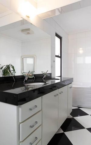 Apartamento à venda com 300m², 4 quartos e 4 vagasBanheiro da Suíte 1
