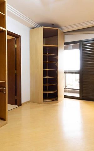 Apartamento à venda com 300m², 4 quartos e 4 vagasCloset da Suíte 1