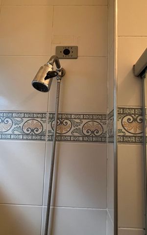 Casa à venda com 230m², 5 quartos e 2 vagas Casa à venda com 230m², 5 quartos e 2 vagasBanheiro da Suíte 2