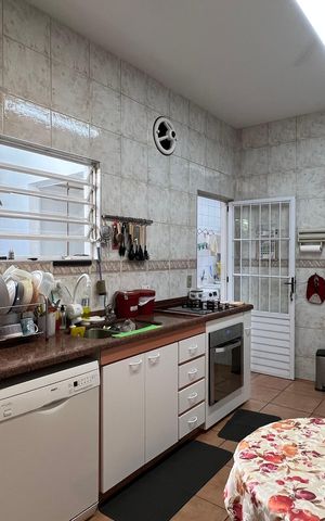 Casa à venda com 230m², 5 quartos e 2 vagas Casa à venda com 230m², 5 quartos e 2 vagasCozinha
