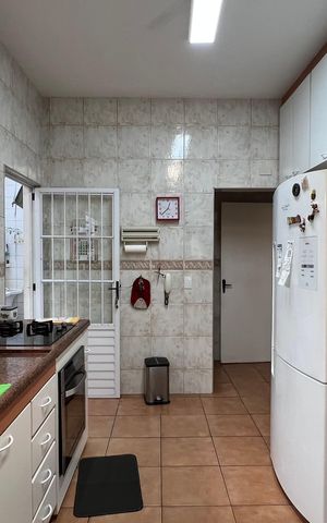 Casa à venda com 230m², 5 quartos e 2 vagas Casa à venda com 230m², 5 quartos e 2 vagasCozinha