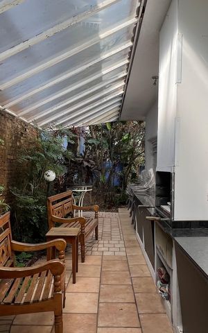 Casa à venda com 230m², 5 quartos e 2 vagas Casa à venda com 230m², 5 quartos e 2 vagasChurrasqueira