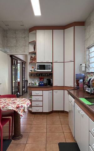 Casa à venda com 230m², 5 quartos e 2 vagas Casa à venda com 230m², 5 quartos e 2 vagasCozinha