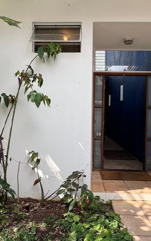 Casa à venda com 230m², 5 quartos e 2 vagas Casa à venda com 230m², 5 quartos e 2 vagasEntrada