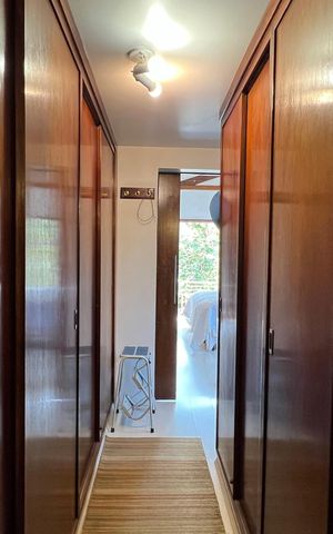 Casa à venda com 230m², 5 quartos e 2 vagas Casa à venda com 230m², 5 quartos e 2 vagasCloset da suíte 3 e 4