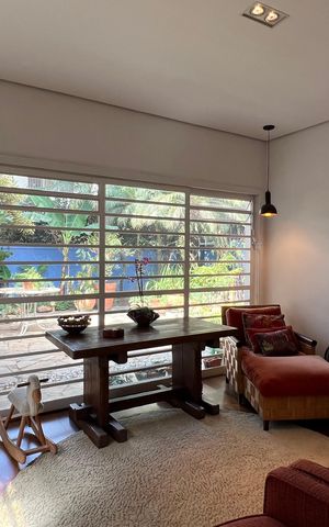 Casa à venda com 230m², 5 quartos e 2 vagas Casa à venda com 230m², 5 quartos e 2 vagasSala