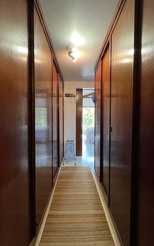 Casa à venda com 230m², 5 quartos e 2 vagas Casa à venda com 230m², 5 quartos e 2 vagasCloset da suíte 3 e 4
