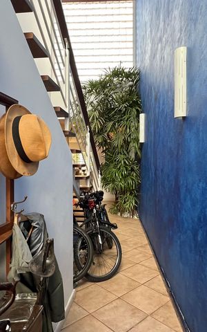 Casa à venda com 230m², 5 quartos e 2 vagas Casa à venda com 230m², 5 quartos e 2 vagasEntrada