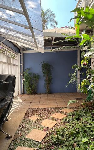 Casa à venda com 230m², 5 quartos e 2 vagas Casa à venda com 230m², 5 quartos e 2 vagasGaragem