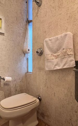Casa à venda com 230m², 5 quartos e 2 vagas Casa à venda com 230m², 5 quartos e 2 vagasLavabo