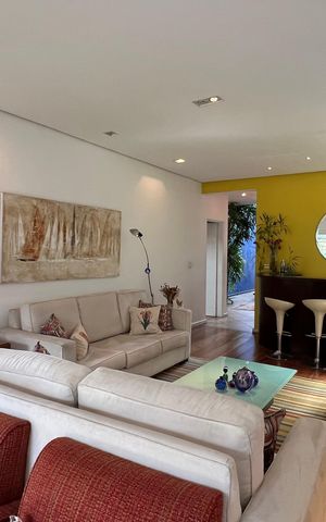 Casa à venda com 230m², 5 quartos e 2 vagas Casa à venda com 230m², 5 quartos e 2 vagasSala