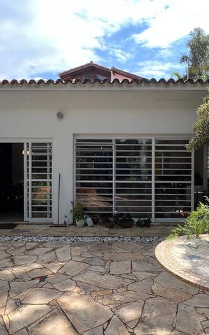 Casa à venda com 230m², 5 quartos e 2 vagas Casa à venda com 230m², 5 quartos e 2 vagasQuintal