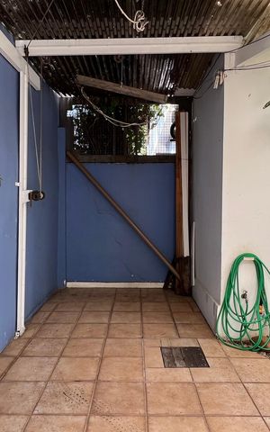 Casa à venda com 230m², 5 quartos e 2 vagas Casa à venda com 230m², 5 quartos e 2 vagasGaragem