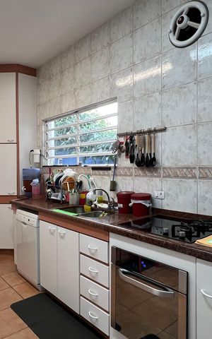 Casa à venda com 230m², 5 quartos e 2 vagas Casa à venda com 230m², 5 quartos e 2 vagasCozinha