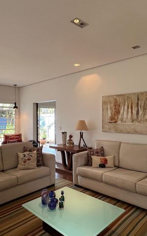 Casa à venda com 230m², 5 quartos e 2 vagas Casa à venda com 230m², 5 quartos e 2 vagasSala