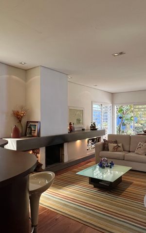 Casa à venda com 230m², 5 quartos e 2 vagas Casa à venda com 230m², 5 quartos e 2 vagasSala