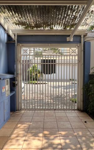 Casa à venda com 230m², 5 quartos e 2 vagas Casa à venda com 230m², 5 quartos e 2 vagasGaragem