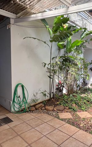 Casa à venda com 230m², 5 quartos e 2 vagas Casa à venda com 230m², 5 quartos e 2 vagasGaragem