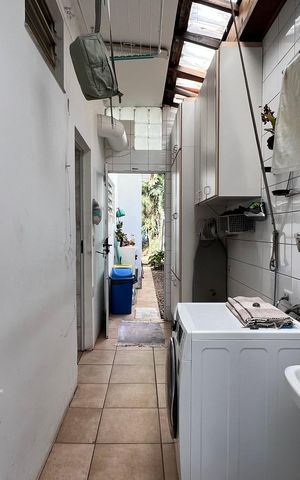 Casa à venda com 230m², 5 quartos e 2 vagas Casa à venda com 230m², 5 quartos e 2 vagasÁrea de Serviço
