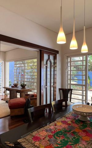 Casa à venda com 230m², 5 quartos e 2 vagas Casa à venda com 230m², 5 quartos e 2 vagasSala de Jantar