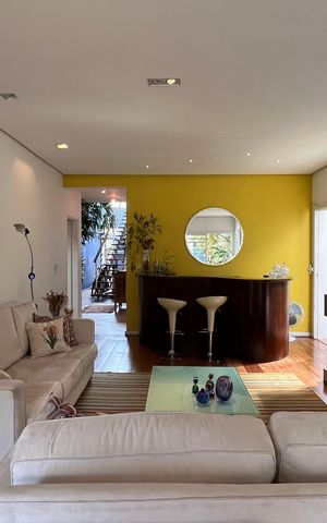 Casa à venda com 230m², 5 quartos e 2 vagas Casa à venda com 230m², 5 quartos e 2 vagasSala