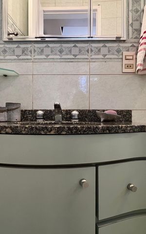 Casa à venda com 230m², 5 quartos e 2 vagas Casa à venda com 230m², 5 quartos e 2 vagasBanheiro da Suíte 1