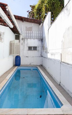 Casa à venda com 387m², 4 quartos e 3 vagas Casa à venda com 387m², 4 quartos e 3 vagasÁrea comum - Piscina