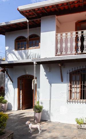 Casa à venda com 387m², 4 quartos e 3 vagas Casa à venda com 387m², 4 quartos e 3 vagasFachada