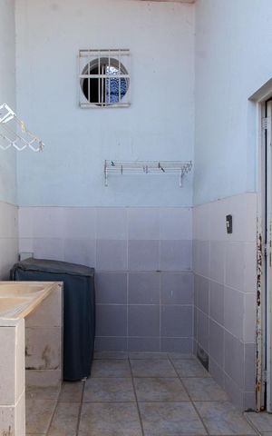 Casa à venda com 387m², 4 quartos e 3 vagas Casa à venda com 387m², 4 quartos e 3 vagasÁrea de Serviço