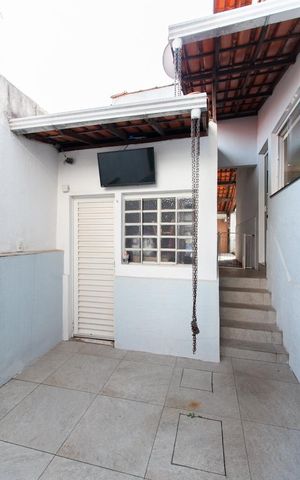 Casa à venda com 387m², 4 quartos e 3 vagas Casa à venda com 387m², 4 quartos e 3 vagasQuarto de Serviço