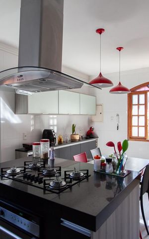 Casa à venda com 387m², 4 quartos e 3 vagas Casa à venda com 387m², 4 quartos e 3 vagasCozinha