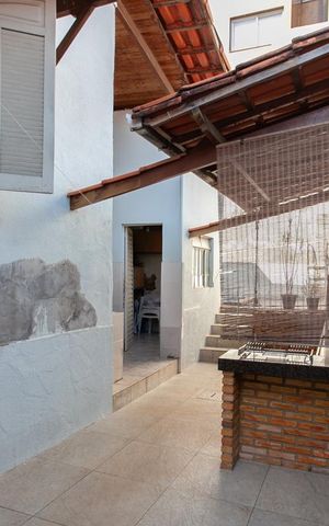 Casa à venda com 387m², 4 quartos e 3 vagas Casa à venda com 387m², 4 quartos e 3 vagasÁrea Externa