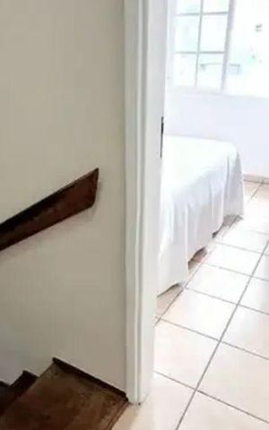 Casa à venda com 250m², 2 quartos e 1 vaga Casa à venda com 250m², 2 quartos e 1 vagaEscada