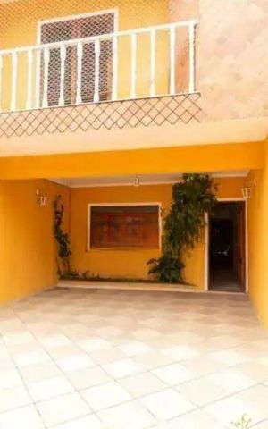 Casa à venda com 230m², 3 quartos e 4 vagas Casa à venda com 230m², 3 quartos e 4 vagasGaragem