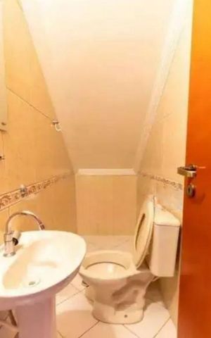 Casa à venda com 230m², 3 quartos e 4 vagas Casa à venda com 230m², 3 quartos e 4 vagasLavabo