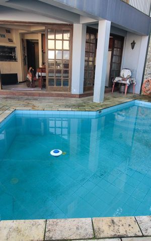 Casa à venda com 292m², 4 quartos e 4 vagas Casa à venda com 292m², 4 quartos e 4 vagasÁrea comum