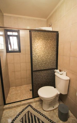 Casa à venda com 292m², 4 quartos e 4 vagas Casa à venda com 292m², 4 quartos e 4 vagasBanheiro 2