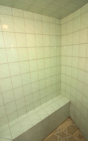 Casa à venda com 292m², 4 quartos e 4 vagas Casa à venda com 292m², 4 quartos e 4 vagasÁrea comum