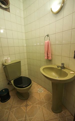 Casa à venda com 292m², 4 quartos e 4 vagas Casa à venda com 292m², 4 quartos e 4 vagasLavabo 2
