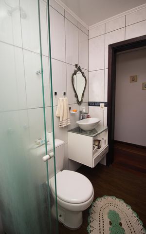 Casa à venda com 292m², 4 quartos e 4 vagas Casa à venda com 292m², 4 quartos e 4 vagasBanheiro 1