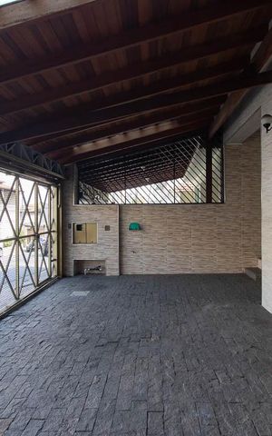 Casa à venda com 216m², 3 quartos e 2 vagas Casa à venda com 216m², 3 quartos e 2 vagasGaragem