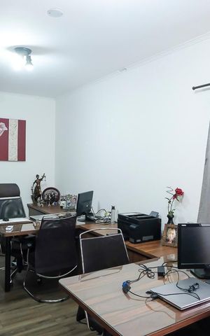 Casa à venda com 442m², 3 quartos e 6 vagasEscritório