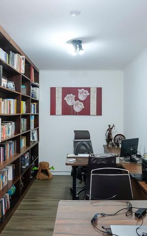 Casa à venda com 442m², 3 quartos e 6 vagasEscritório