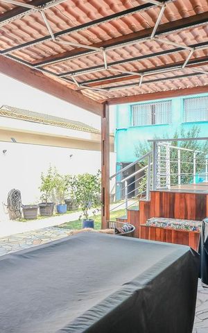 Casa à venda com 442m², 3 quartos e 6 vagasQuintal