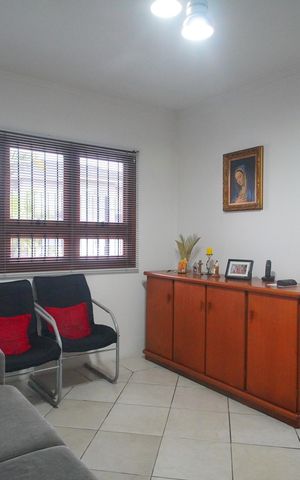 Casa à venda com 150m², 3 quartos e 2 vagasSala